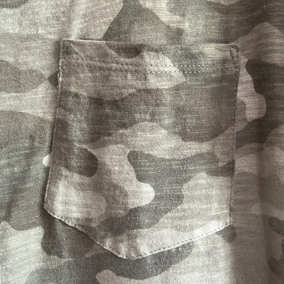 a.n.a. Camo print super soft tshirt - Size M - Picture 3 of 7